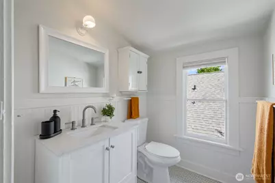 2516 3rd Avenue W, Seattle, WA 98119 - Photo 25