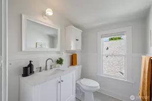 2516 3rd Ave W, Seattle, WA 98119 - Photo 25