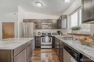 22121 129th St E, Bonney Lake, WA 98391 - Photo 7