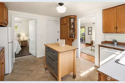 9213 25th Avenue NE, Seattle, WA 98115 - Photo 11