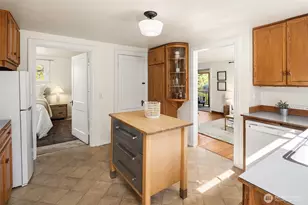 9213 25th Ave NE, Seattle, WA 98115 - Photo 11