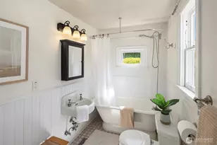 9213 25th Ave NE, Seattle, WA 98115 - Photo 19