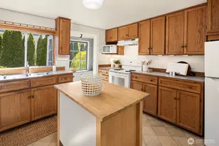 9213 25th Ave NE, Seattle, WA 98115 - Photo 13
