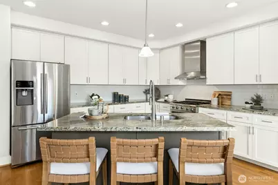 621 NE 77th Street, Seattle, WA 98115 - Photo 11