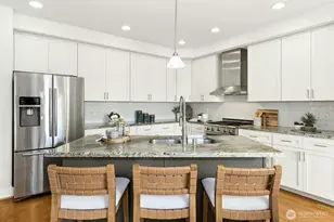 621 NE 77th St, Seattle, WA 98115 - Photo 11