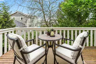 621 NE 77th St, Seattle, WA 98115 - Photo 17