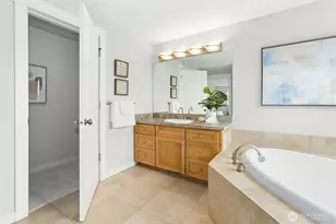 621 NE 77th St, Seattle, WA 98115 - Photo 23