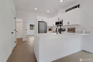 9420 S D St, Tacoma, WA 98444 - Photo 5