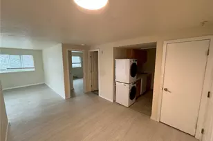 929 N 105th St, Seattle, WA 98133 - Photo 3