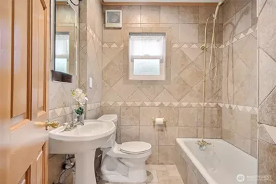 1116 6th Avenue N, Seattle, WA 98109 - Photo 23