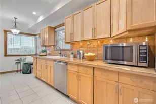 1116 6th Ave N, Seattle, WA 98109 - Photo 13