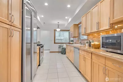 1116 6th Avenue N, Seattle, WA 98109 - Photo 11