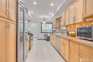 1116 6th Ave N, Seattle, WA 98109 - Photo 11