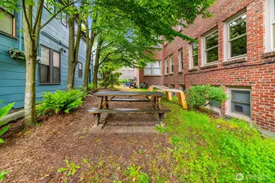 1427 3rd Avenue W #8, Seattle, WA 98119 - Photo 31