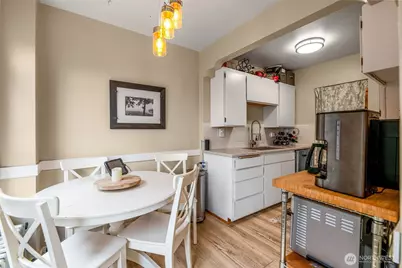 1427 3rd Avenue W #8, Seattle, WA 98119 - Photo 11