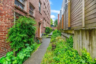 1427 3rd Avenue W #8, Seattle, WA 98119 - Photo 27