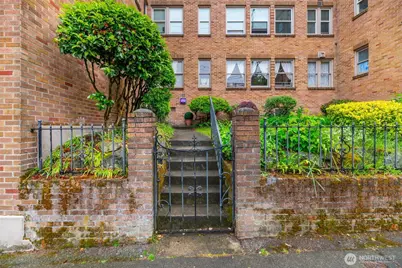 1427 3rd Avenue W #8, Seattle, WA 98119 - Photo 1