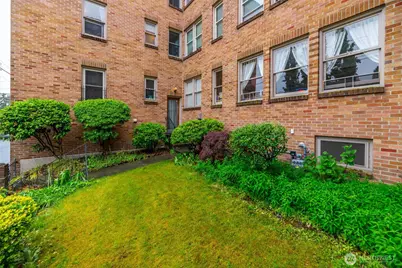 1427 3rd Avenue W #8, Seattle, WA 98119 - Photo 3