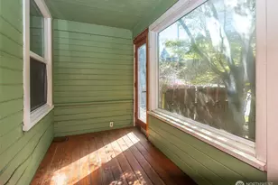 2214 N 60th St, Seattle, WA 98103 - Photo 13