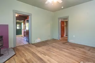 2214 N 60th St, Seattle, WA 98103 - Photo 7