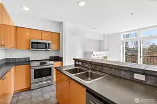 18 Dravus St, Seattle, WA 98109 - Photo 9