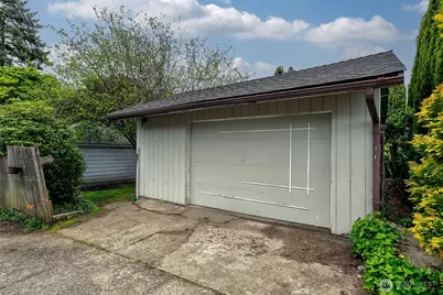 8218 Latona Avenue NE, Seattle, WA 98115 - Photo 23