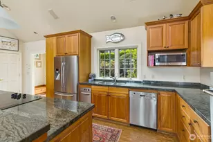 6681 NE Windermere St, Seattle, WA 98115 - Photo 21