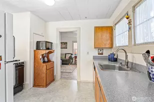 1305 W Illinois St, Bellingham, WA 98225 - Photo 13