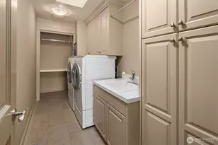 232 Overlake Dr E, Medina, WA 98039 - Photo 29