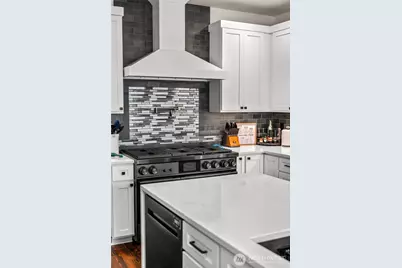 17345 Olympic Pl, Mount Vernon, WA 98274 - Photo 11