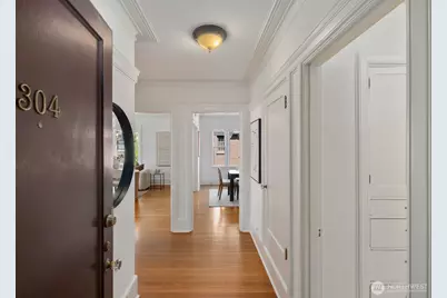 1902 Bigelow Avenue N #304, Seattle, WA 98109 - Photo 3