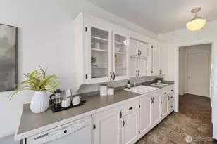 1902 Bigelow Ave N, Seattle, WA 98109 - Photo 15