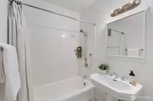 1902 Bigelow Ave N, Seattle, WA 98109 - Photo 19
