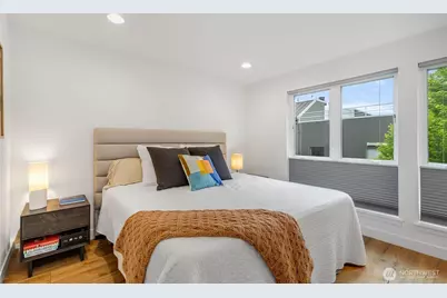 2373 Minor Avenue E, Seattle, WA 98102 - Photo 13
