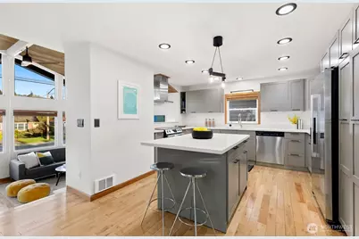 3219 34th Avenue W, Seattle, WA 98199 - Photo 9
