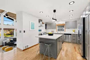 3219 34th Ave W, Seattle, WA 98199 - Photo 9