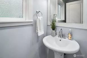 924 SW Holden St, Seattle, WA 98106 - Photo 11
