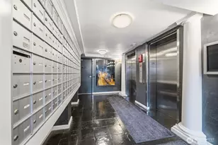 425 Vine St, Seattle, WA 98121 - Photo 25