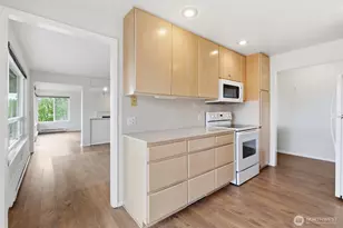 1318 W Barrett St, Seattle, WA 98119 - Photo 17