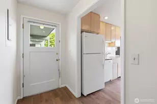 1318 W Barrett St, Seattle, WA 98119 - Photo 9