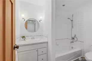 10630 NE 18th St, Bellevue, WA 98004 - Photo 17