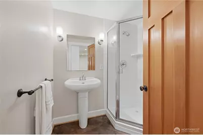 10630 NE 18th Street, Bellevue, WA 98004 - Photo 15