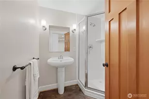 10630 NE 18th St, Bellevue, WA 98004 - Photo 15