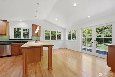 10630 NE 18th Street, Bellevue, WA 98004 - Photo 11