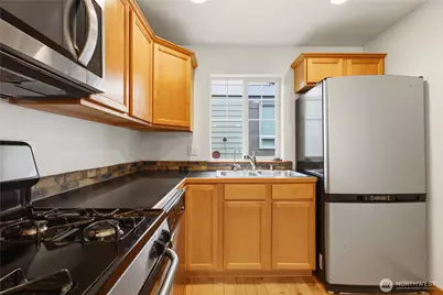 10520 Whitman Avenue N #C, Seattle, WA 98133 - Photo 11