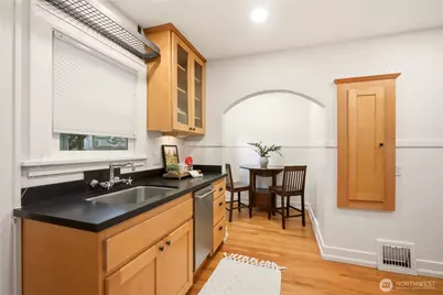 2208 NE 75th Street, Seattle, WA 98115 - Photo 7