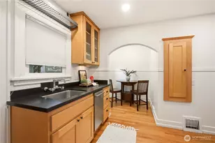 2208 NE 75th St, Seattle, WA 98115 - Photo 7