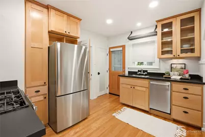 2208 NE 75th Street, Seattle, WA 98115 - Photo 9