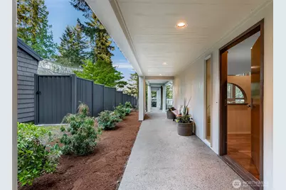 2261 W Lake Sammamish Parkway SE, Bellevue, WA 98008 - Photo 9