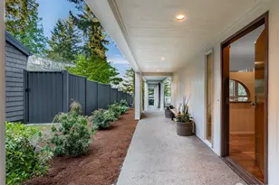 2261 W Lake Sammamish Pkwy SE, Bellevue, WA 98008 - Photo 9